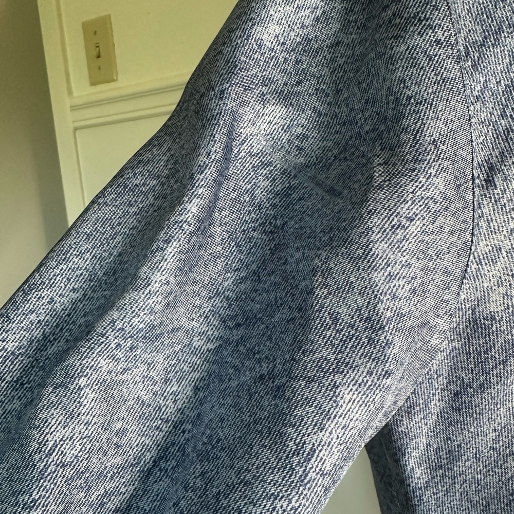 Escada Denim Printed and Gold 100% Silk Blend Top size 40 or medium - Picture 6 of 11